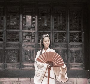 古风国风歌曲专区封面，古典庭院场景配以琵琶演奏，水墨意境浓厚
